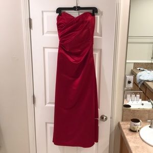 Size 2 Red Strapless Formal Dreas